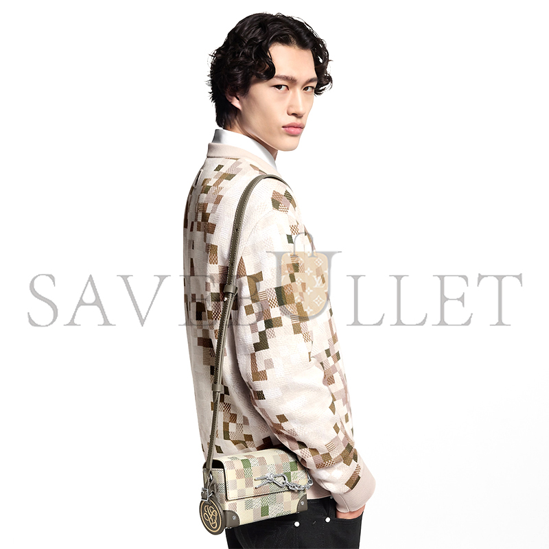 l**is V*t*n steamer wearable wallet n00108 (18*11*7cm)